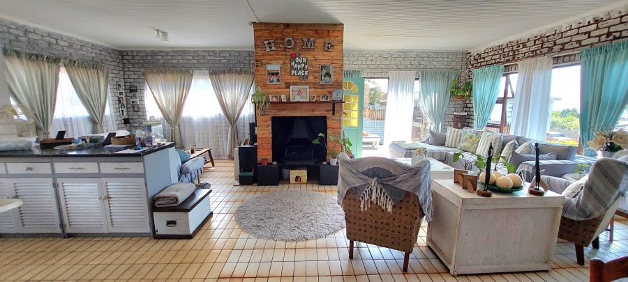 5 Bedroom Property for Sale in Sunrise On Sea Eastern Cape